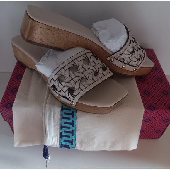 TORY BURCH BASKET WEAVE STUDDED CREAM CALFSKIN LEATHER SANDLES - Picture 5 of 10